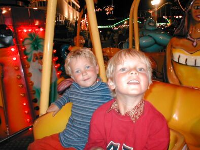 op de kermis met Dimitri !!