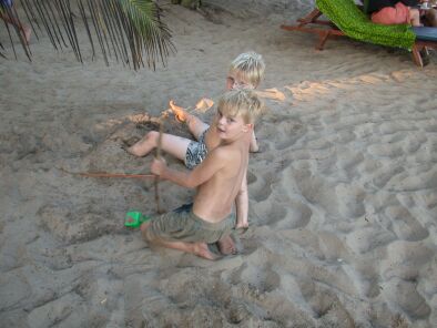 Op het strand in Anamabo