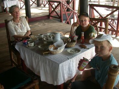 en hier een foto van de andere kant genomen - trouwens dit is ons ontbijt