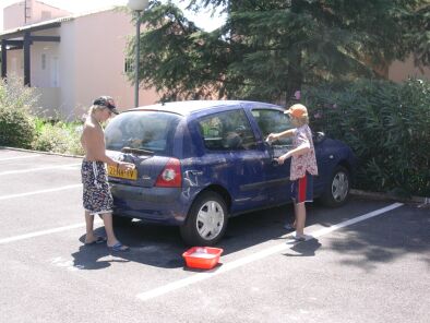 ja ja , soms moet er ook gewerkt worden - autowassen !