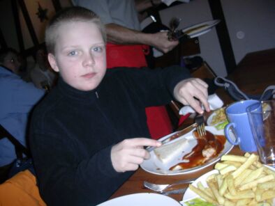 Lekkere Duitse lunch met brat, bock of curry wurst en natuurlijk friet