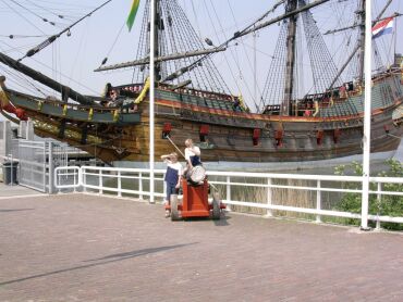 En nu met zelfde schip bijna volledig op achtergrond