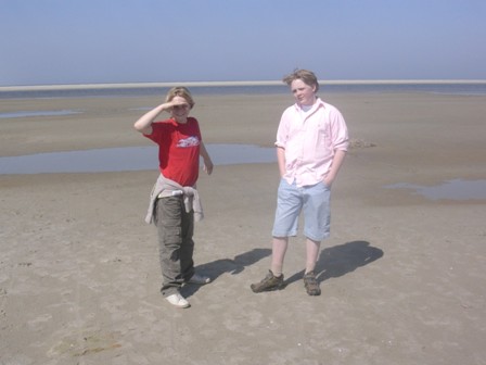 T&T op strand Schier