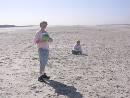 Voetballen op strand